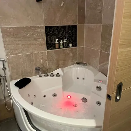 Chez Manena : Avec Jacuzzi Διαμέρισμα